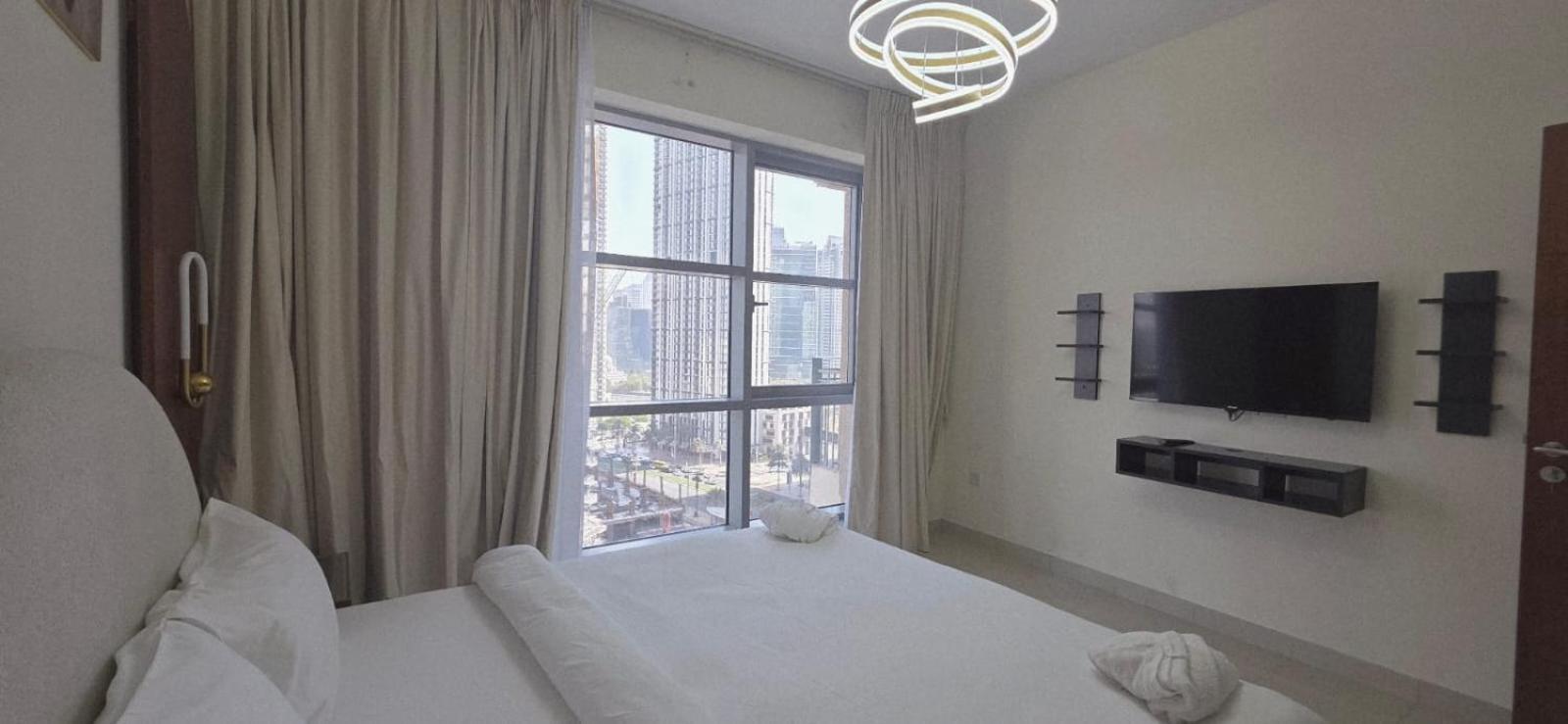 13stnd- Luxury 2bhk - Near Burj Khalifa - Free Parking - Downtown Apartment