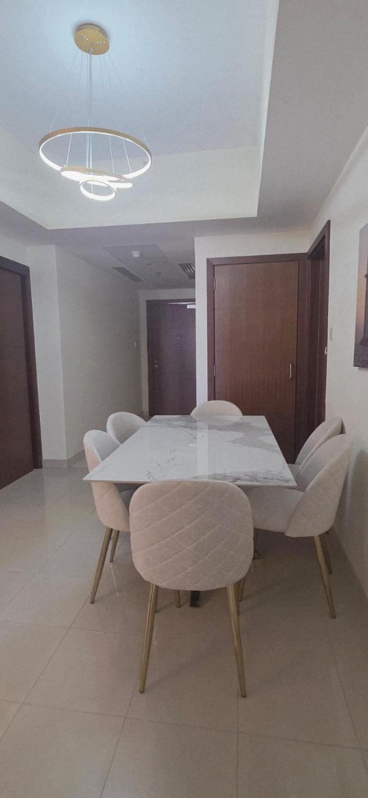 13stnd- Luxury 2bhk - Near Burj Khalifa - Free Parking - Downtown Apartment *