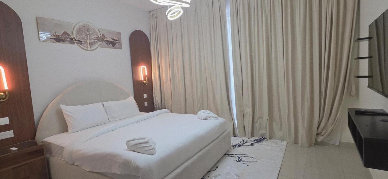 13stnd- Luxury 2bhk - Near Burj Khalifa - Free Parking - Downtown Apartment Dubai