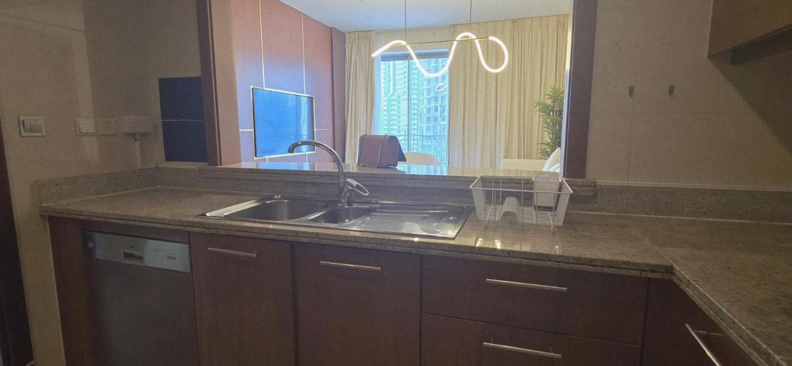 13stnd- Luxury 2bhk - Near Burj Khalifa - Free Parking - Downtown Apartment